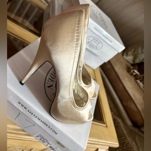 Steven Madden Cham Satin 4” heel shoes.  Very nice condition.